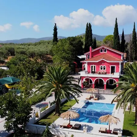 Zissis & Pool 5min Drive To Kato Yerakarion